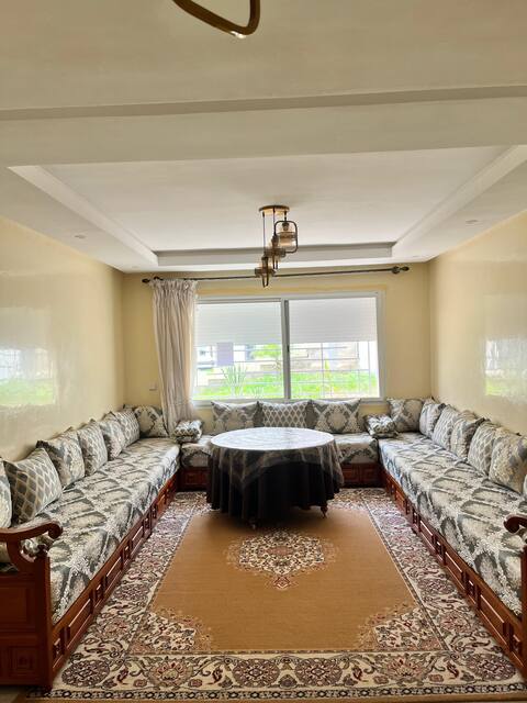 Popular Airbnb listing: Apartment 5 min from the beach + pool + parking + IPTV + fiber in El Mansouria