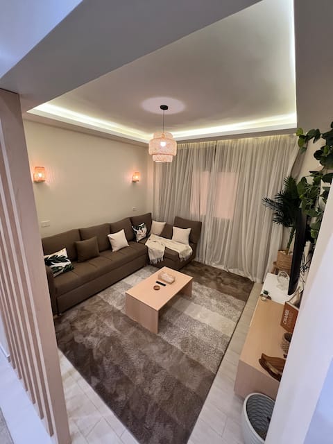 2BD Luxurious Apt-Gardenia Comp. 12 Min To Airport