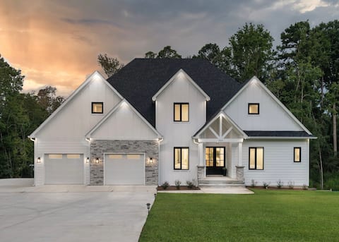 8BR 8BA | Sleeps 30 | Pickleball | Hot Tub