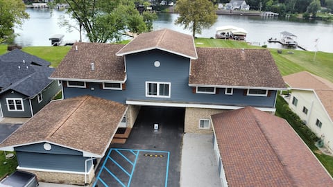 *Casa Azul*Lakefront-Hot Tub-Bar-Game Room-Boathouse