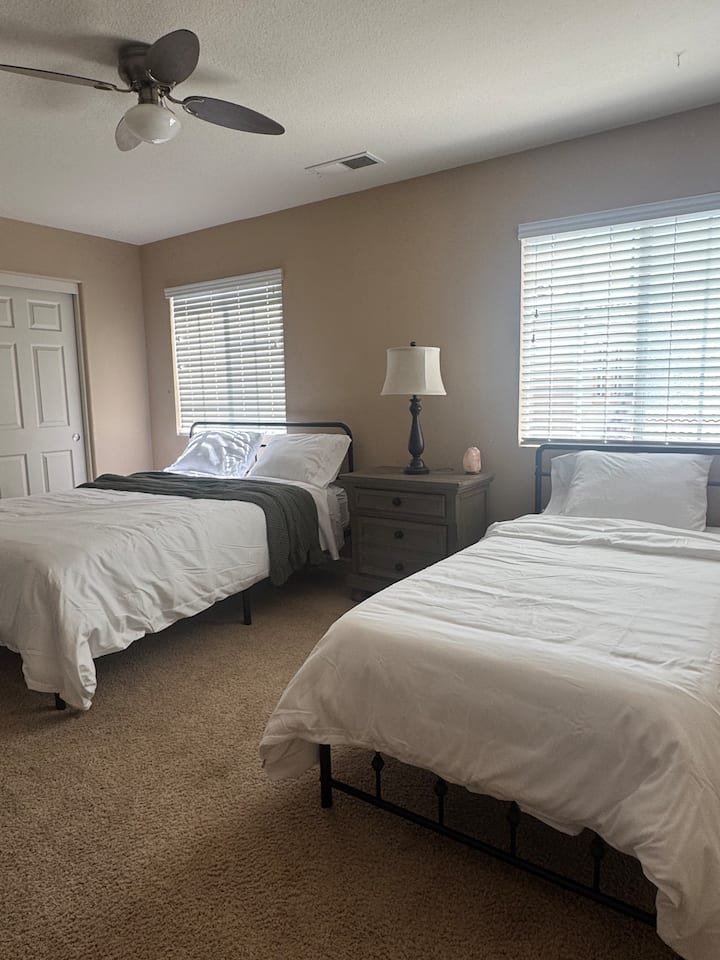 Двойно легло + две единични легла