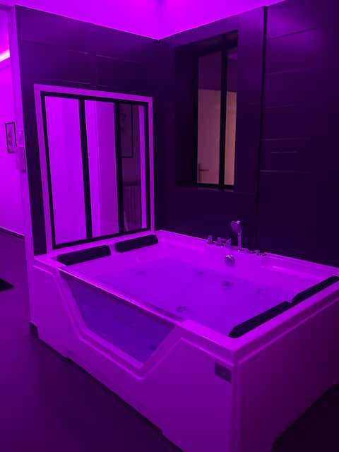 Romantic escape loveroom spa near Luxembourg