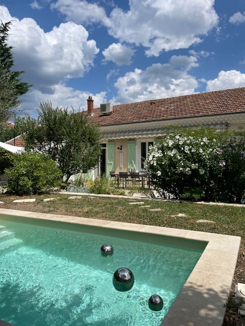 Large charming house, family, swimming pool, garden