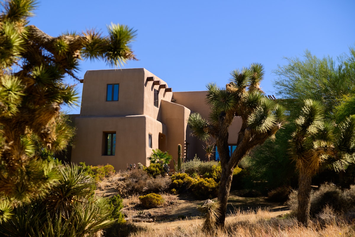 * Authentic Desert Ranch Stay w/ Horses & Views* - Houses for Rent in ...