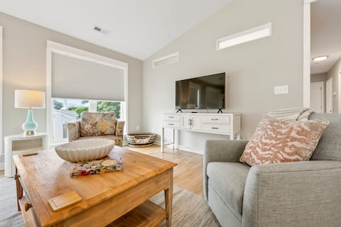 Top Airbnb: The Beach Break l Pet Friendly l Fenced I Backyard in Kure Beach