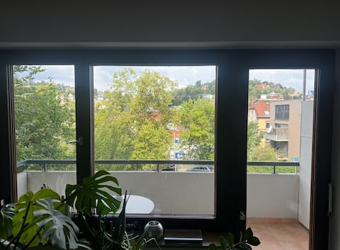 Beliebte Airbnb-Anzeige: Colourful, comfortable space in Lehen