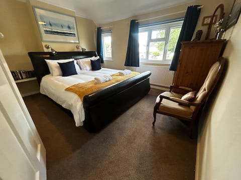 Park Road - Cosy & convenient pet friendly home