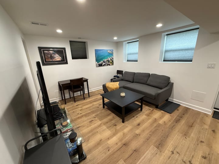 Live Like A Local - Lincoln Park Basement Walkout - Cicero, IL