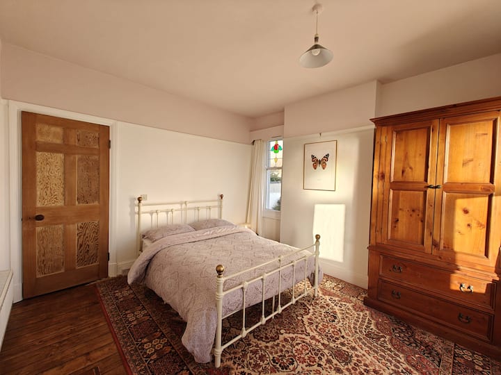Duel Aspect Room On Sea Front - Milford Haven