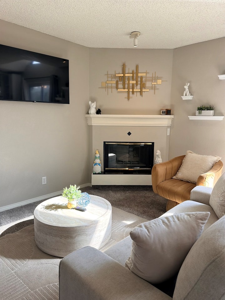 Remodeled 2 Bed, 2 Bath | Near Denver W Gym - Aurora, CO