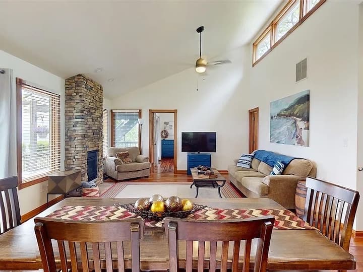 Lakefront Getaway With Sunset Views - North East, PA