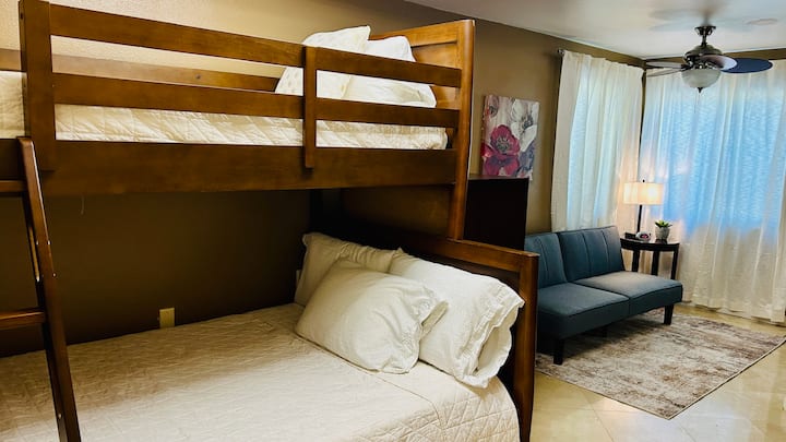 4ª camera da letto – Letto matrimoniale e letti a castello singoli + futon singolo