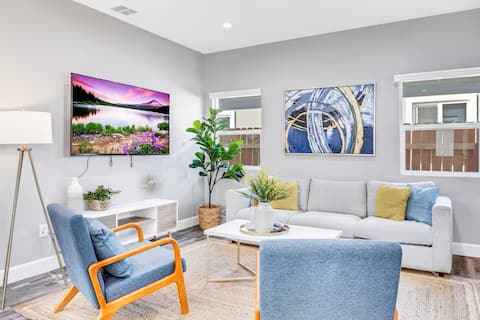 Designer Home Norwalk Minutes to Disneyland
