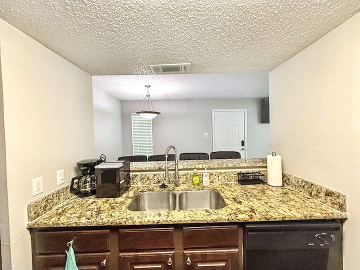 Stylish 1br W/ Smart Tv & Wi-fi - Dallas, GA
