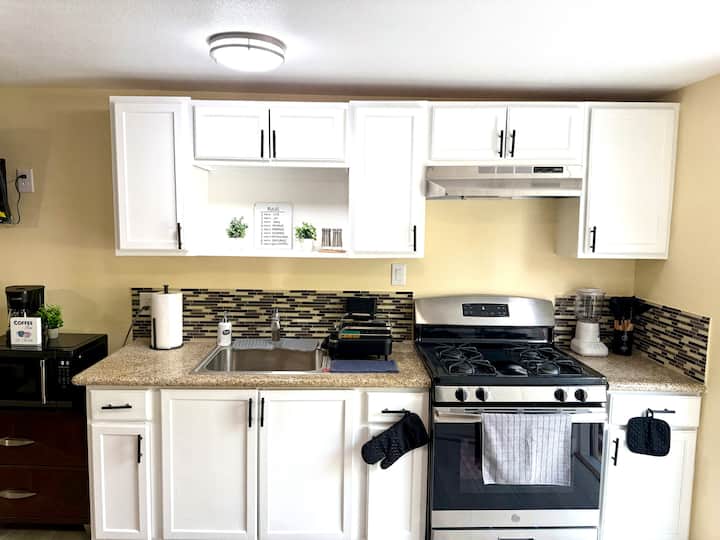 Sunshine Studio,  Smart Tv, With Wifi, And Ac, - North Las Vegas, NV