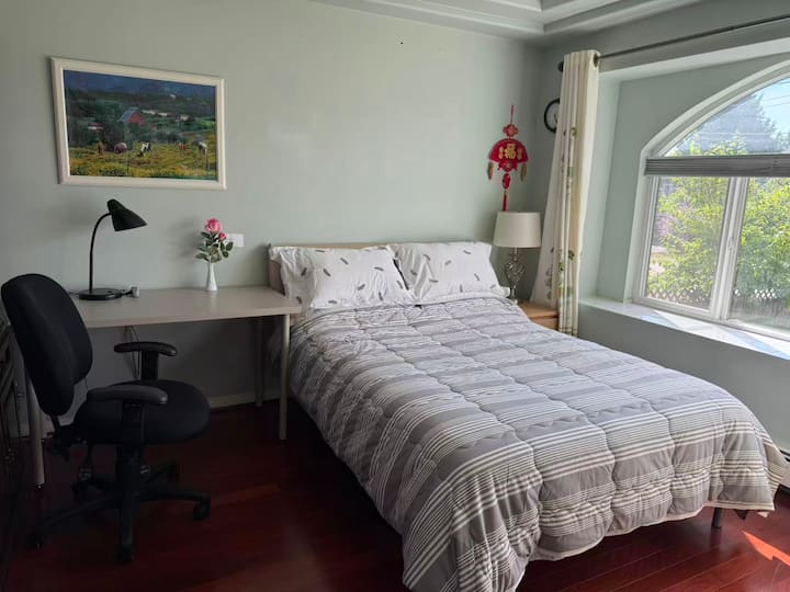 Mountain View Home In Burnaby - Burnaby