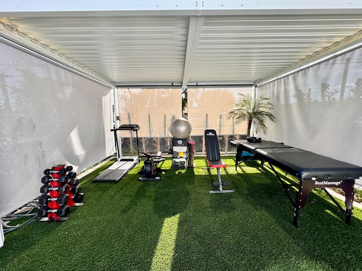 Private Pickleball • Jacuzzi • Sauna • Gym • Unique Stay