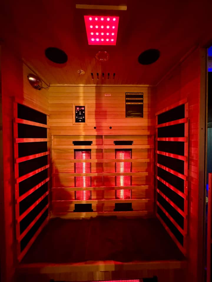 Private Pickleball • Jacuzzi • Sauna • Gym • Unique Stay