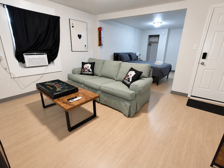 The Ace | Casino-themed Room Near Downtown - Hot Springs, AR