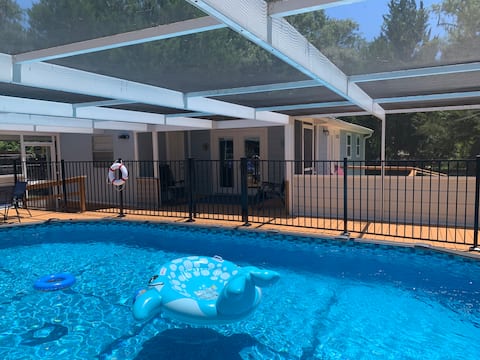 D’s Cabin W/Private Pool
Ocala National Forest