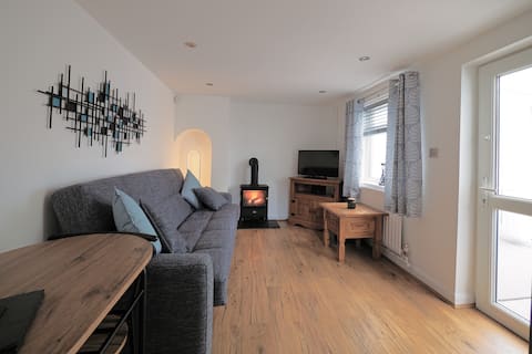 Top Airbnb: Poppy Cottage A small home with a BIG welcome in Mablethorpe And Sutton