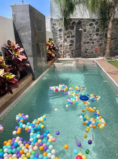 House with heated pool in Brisas Temixco Mor