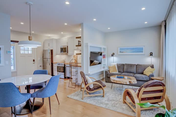 Monthly Bayfront Suite With Views & Private Entry - Traverse City, MI