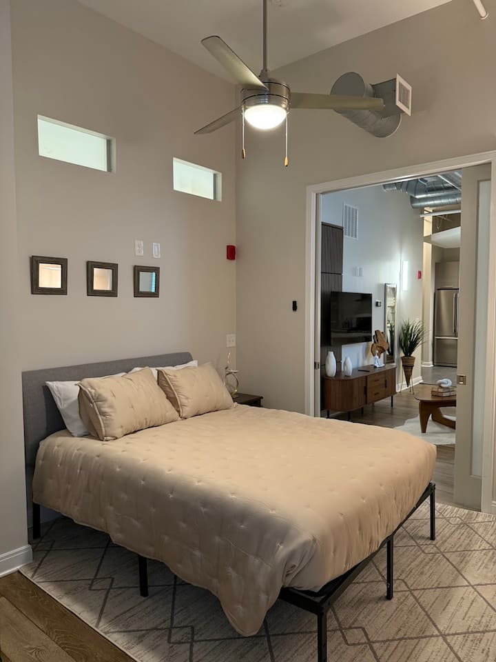 Cama tamaño queen muy cómoda