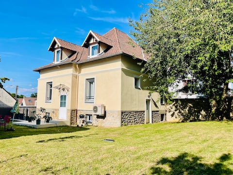 Villa for 13 people 20 min. from Disney + 2 parking spaces