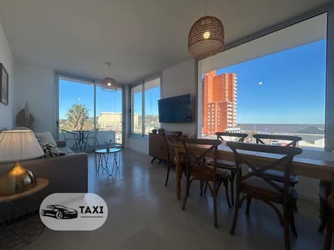 Ocean and hill views! 2 bathrooms, double and new apartment