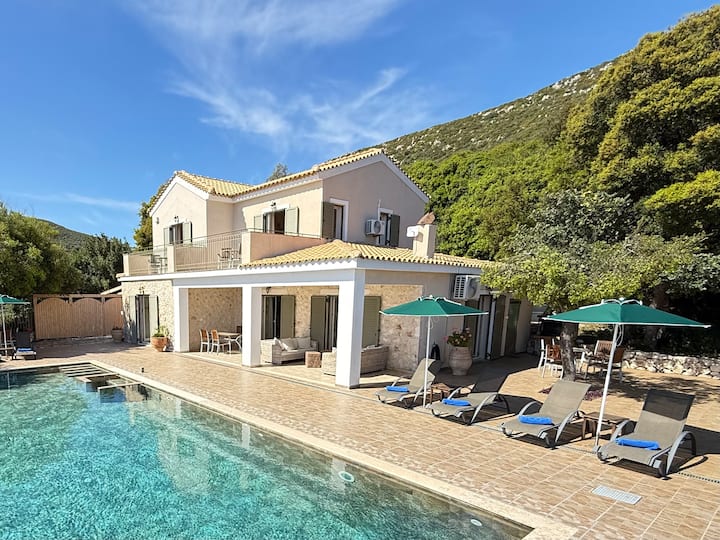 Villa Koutsoupia -Stunning Sea Views Infinity Pool - Katelios