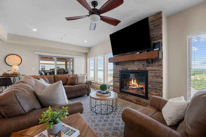 Sunset Rock! Lake View! - Apartments for Rent in Branson, Missouri