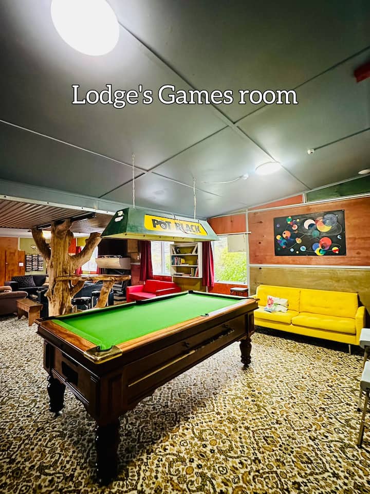 4 Beds Bunk Room In Warm Lodge - National Park - New Zealand