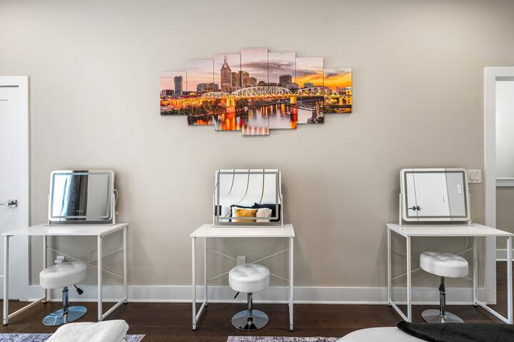 Sleeps 15 – Pet-Friendly! Hot Tub/Full Gym/Poker gallery image 4