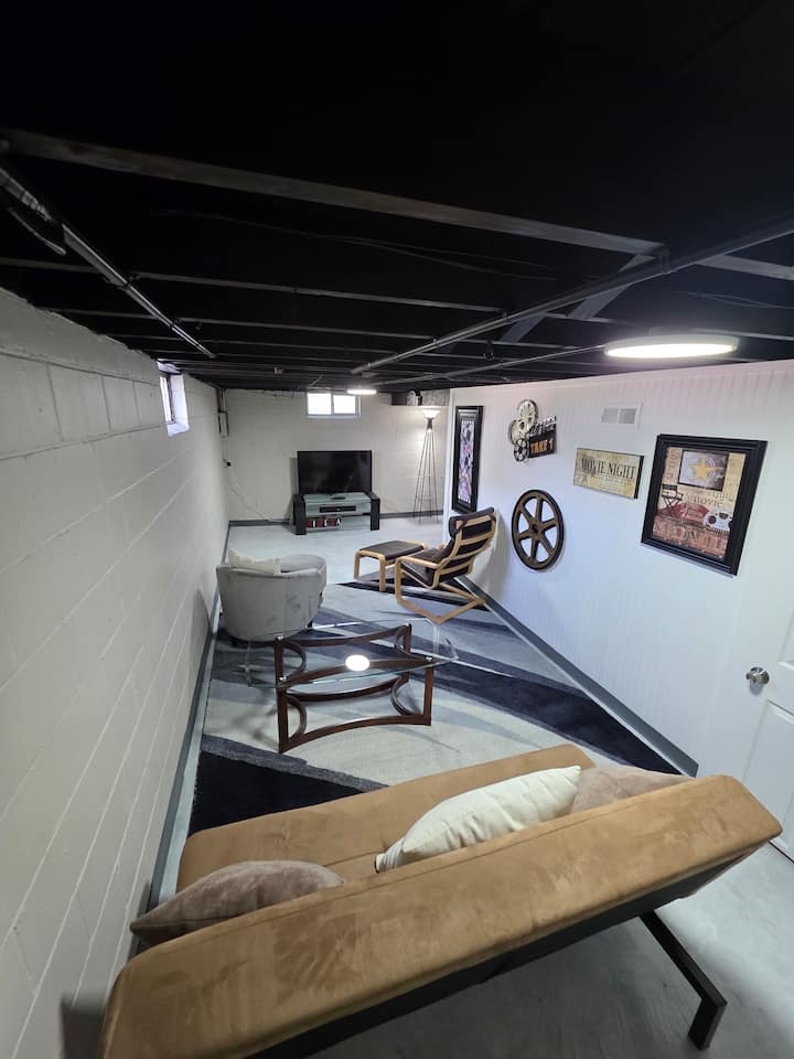 The Blue Ribbon Duplex - Des Moines, IA