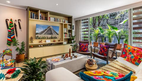 Popular Airbnb listing: Luxe Haus at Roma Norte 3 BR / 3BR / 6 Guest w/AC in Roma Norte