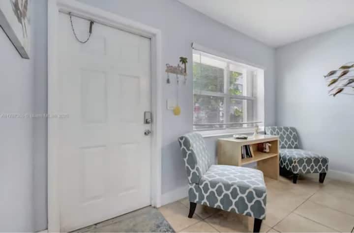 Beach Retreat | Cross The Street To The Beach - Hollywood, FL