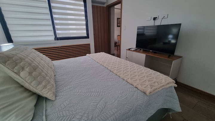 เตียงควีนไซส์ การเชื่อมต่อ Wi-Fi และเคเบิลทีวี