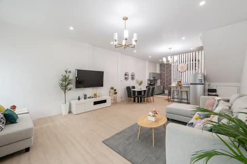 Family House /2 BR/BTS On Nut  350 Mni/wifi