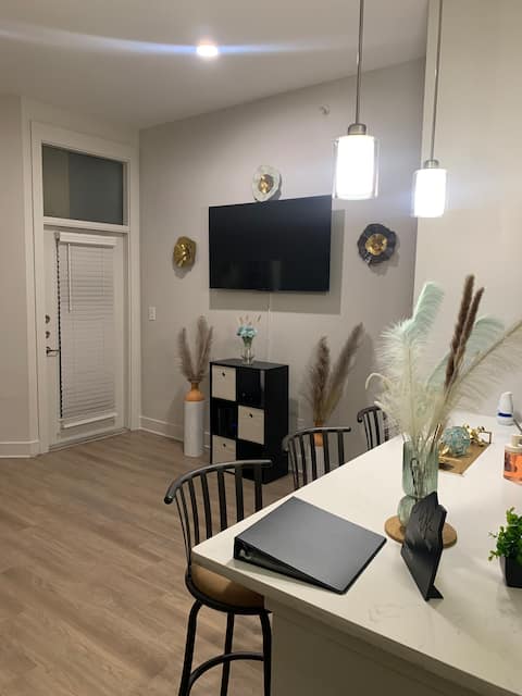 Popular Airbnb listing: Modern Dallas Stay | Deep Ellum + Patio in Deep Ellum