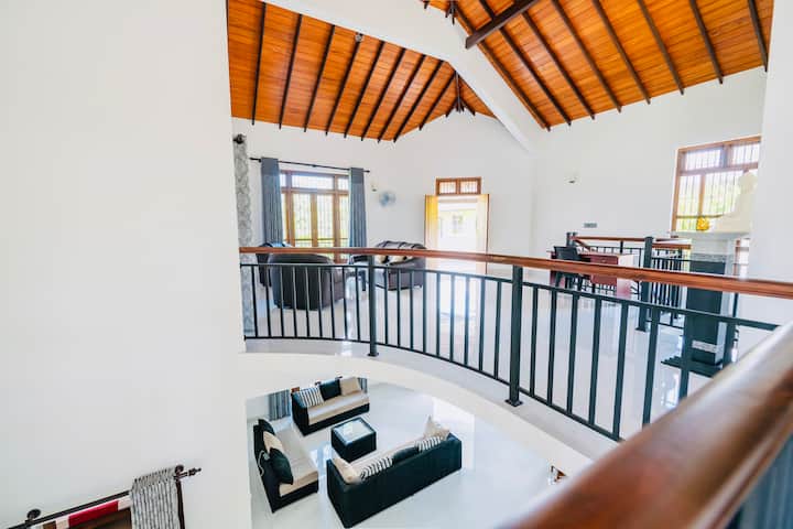 Spacious Family Home With Garden Near Airport - Sri Lanka