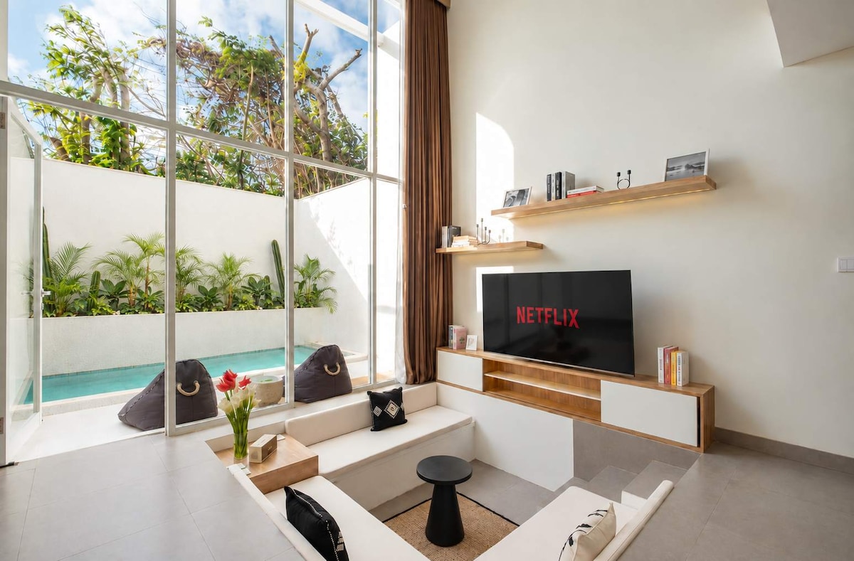 Villa in South Kuta · ★4.94 · 1 bedroom · 1 bed · 1 bath, Airbnb сравним