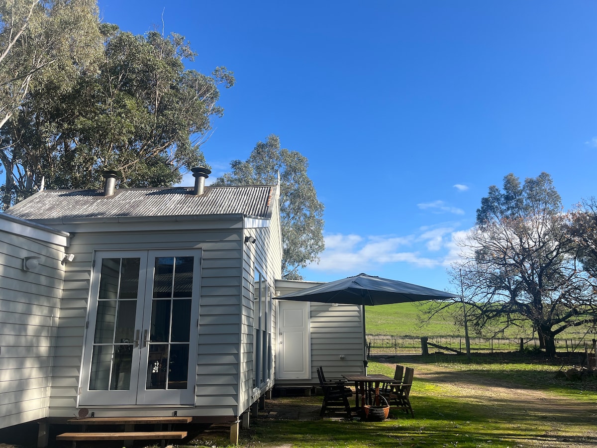 Big Sky - cosy retreat with fireplace - Avenel