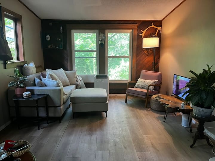 Tiny Home Getaway In The Woods - Kings Mountain State Park, Blacksburg