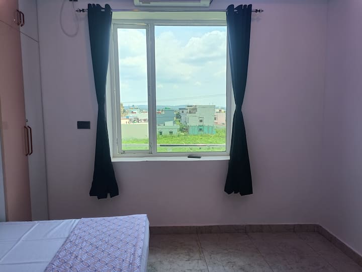 100% затъмняващи завеси за уединение.