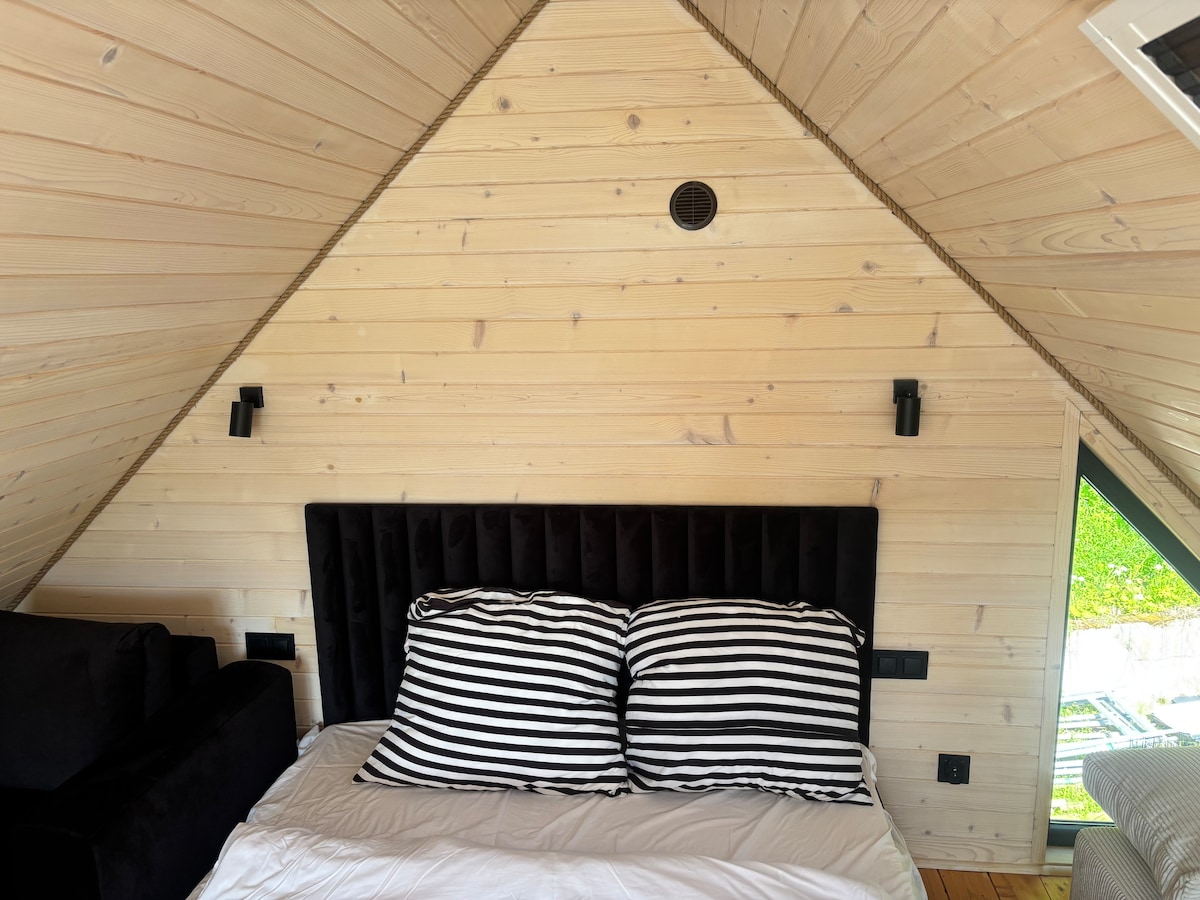 Łóżko na antresoli