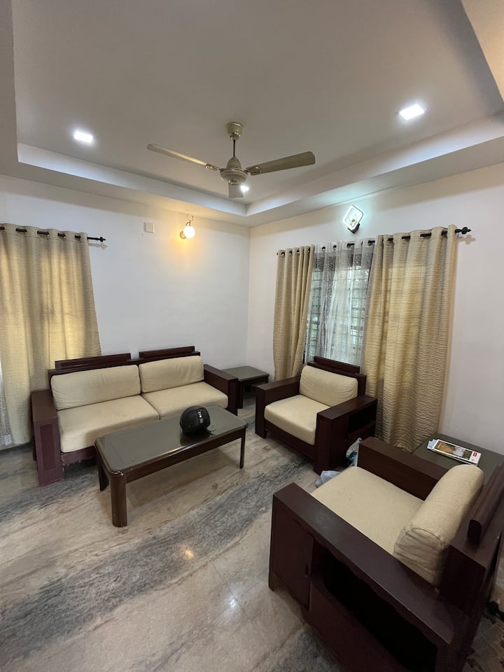 Spacious 4bhk Home With Premium Amenities - Cochin