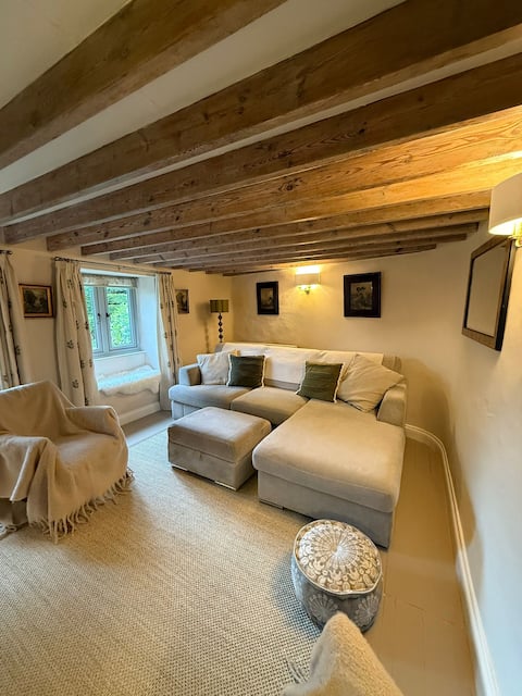Top performing Airbnb: Beautiful Cotswold Cottage in Oxfordshire