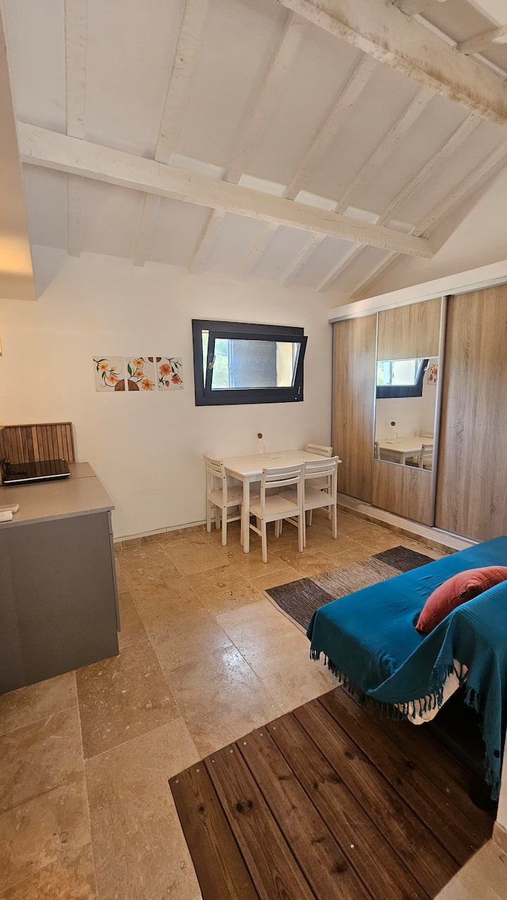 2 Chambres, Salon, Douche. - Le Muy