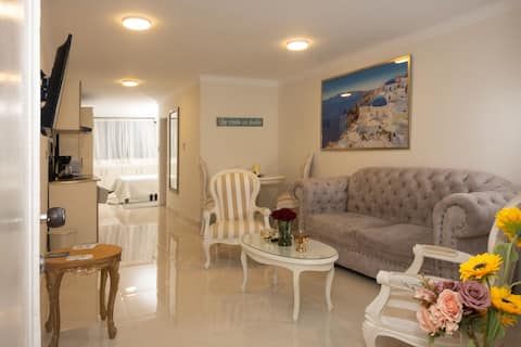 Successful Airbnb property: Cozy Apt Cali Centro • WiFi • A/C • H/W • 24h Seg in Granada